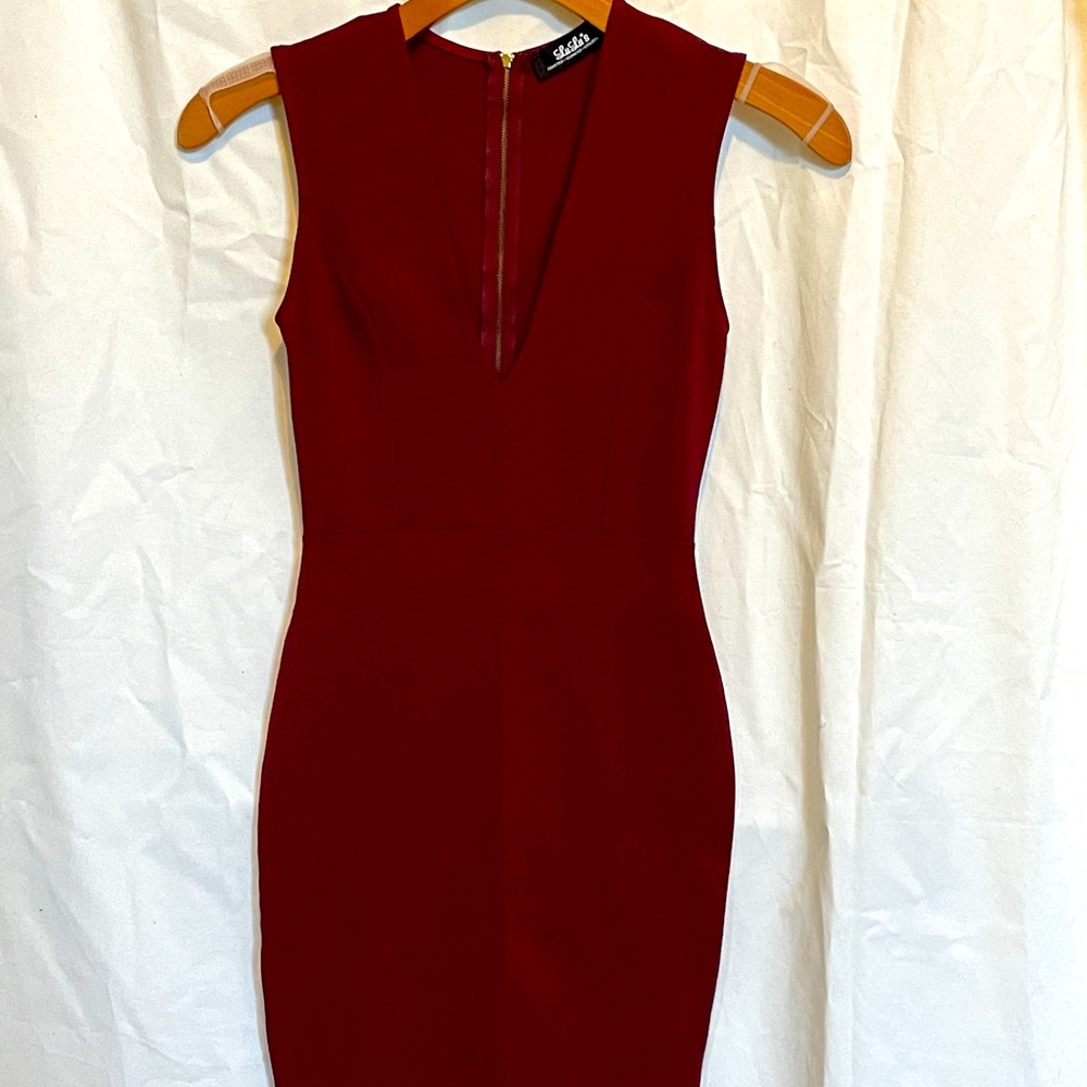 Lulu's Red Sleeveless V-Neck bodycon dress maroon EuC